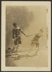 [Tänzer auf dem Dach]