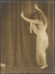 Drapierte Frau
