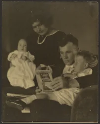 [Familienporträt mit A Child