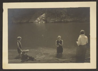 Figuren in einem See