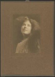 Mädchen mit gelöstem Haar