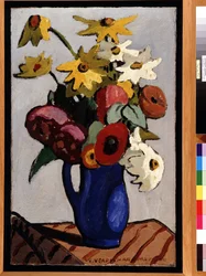 Blumenstrauß in blauer Vase