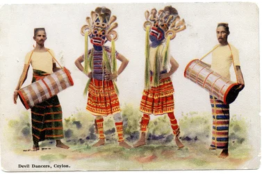 Teufelstänzer, Ceylon, ca. 1900-20 (handkolorierte Fotografie)