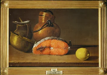 Stillleben mit einem Stück Lachs, einer Zitrone und drei Gefäßen