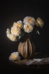 Elegantes Rosenstillleben
