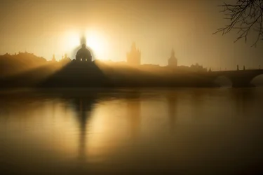 Goldener Prager Morgennebel