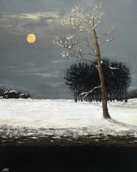 Goldener Mond in Winternacht