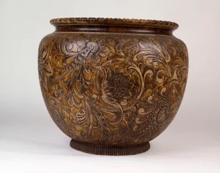Ein großer Martin Brothers Jardiniere, dekoriert mit rankenden Pflanzen und Laub, 1888
