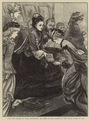 Ihre Königliche Hoheit die Prinzessin von Wales verteilt die Preise an die Schülerinnen der Kunstschule für Frauen