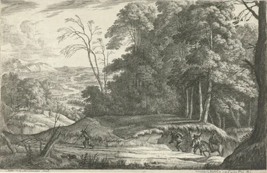 Der Weg am Waldrand entlang