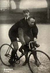 Porträt des belgischen Radfahrers Julian Van Der Born (1872, ?)
