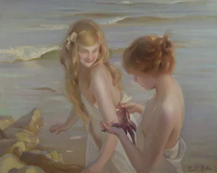 Zwei Mädchen mit einem Seestern am Strand