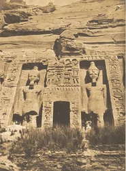 Eingang des Spéos von Athor, in Abousembil, März 1850