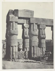 Luxor, Säulengruppe im Palast; Theben