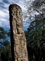 Detail der Stele F auf dem großen Platz (Detail)