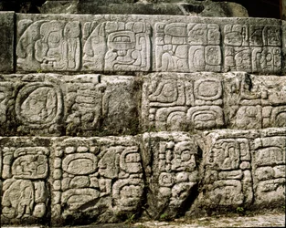 Glyphen im Haus C, Patio 2 im Palast