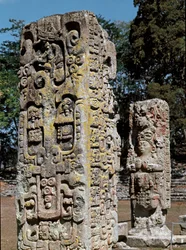 Stele A und C, Plaza de Ceremonias, 731 n. Chr.