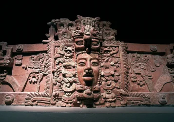 Sonnengott Kinich Ahau, aus dem Staat Campeche, Maya-Zivilisation, 6.-9. Jahrhundert (Stuck)