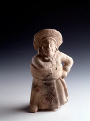 Präkolumbische Kunst, Maya-Zivilisation, klassische Periode: anthropomorphe Tonstatuette eines Ballspielers mit der Funktion eines Musikinstruments. Aus San Agustín Acasaguastlán, El Progreso, Guatemala. Maße: 19 x 8,5 cm. Guatemala, Nationalmuseum für