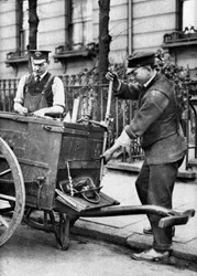 Ein Gasinstallateur, London, 1926-1927