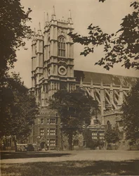 Unter den Ulmen im Deans Yard an einem Julitag, ca. 1935