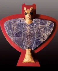 Mesopotamien: Adler mit Löwenkopf (Statuette aus dem Schatz der Ur-Dynastie)