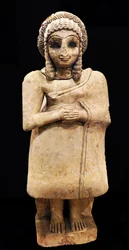 Statue einer weiblichen Verehrerin in einem einfachen Kleid, Khfajah, Mesopotamien, ca. 2650-2550 v. Chr.