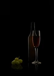 Klassisches Stillleben mit Wein
