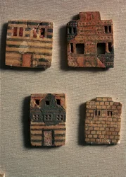 Minoische Kunst: Kleine Keramikfliesen, die minoische Häuser darstellen. 1700-1600 v. Chr. Archäologisches Museum, Heraklion, Kreta, Griechenland