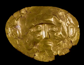 Mykenische Kunst: goldene Maske. Vom Fundort Mykene. 16. Jahrhundert v. Chr. Athen, Nationales Archäologisches Museum - Mykenische Kunst: goldene Totenmaske aus Mykene. 16. Jahrhundert v. Chr. Nationales Archäologisches Museum, Athen, Griechenland