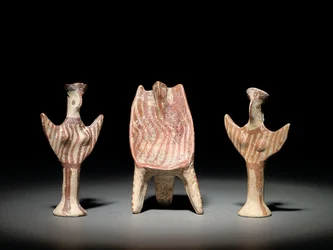 Psi-Figur, Thron mit sitzender Figur und Psi-Figur, ca. 1300-1200 v. Chr.