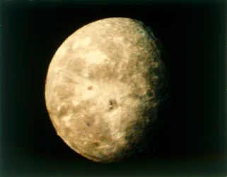 Oberon, Mond des Uranus, von Voyager 2
