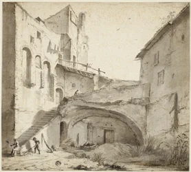 Überwucherter Hof einer Ruine