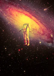 Astronaut in lebendiger Galaxie