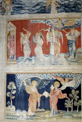Wandteppich der Offenbarung: Die sechste Posaune, die Engel des Euphrat. Unten: Der Engel übergibt das Buch an den heiligen Johannes, der es verschlingt. Tapisserie von Nicolas Bataille