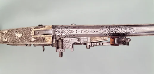 Paar von Flintlock-Präsentationspistolen mit Silbermontierungen, traditionell von Napoleon I. seinem Bruder Joseph Bonaparte bei seiner Krönung zum König von Spanien überreicht, wahrscheinlich 1808. Hergestellt von Nicholas Noel Boutet, Versailles