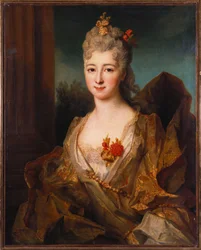 Porträt einer Dame, halbe Länge, in einem weiß-gold bestickten Kleid, mit Blumen im Haar