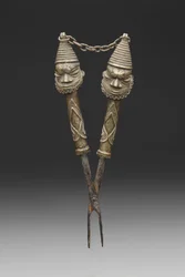 Figurierte Zange für Oshugbo-Gesellschaftsrituale
