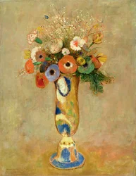 Blumen in einer bemalten Vase