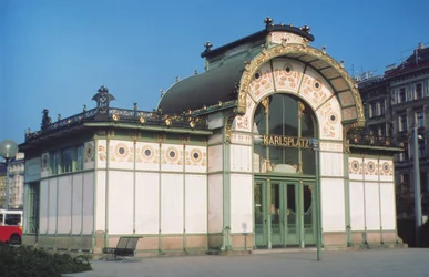 Karlsplatz Stadtbahn, entworfen von Otto Wagner (1841-1918)