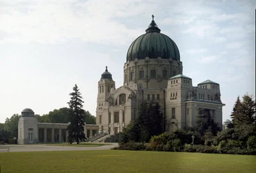 Blick auf das Familiengrab des Architekten Otto Wagner (1841-1918)