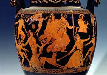 Attischer rotfiguriger Volutenkrater (Detail einer Szene von Schauspielern und Musikern, die sich auf eine Aufführung vorbereiten), griechisch, aus Ruvo, 5. Jahrhundert v. Chr.