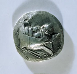 Tetradrachme von Vahbarz, König von Persis, mit Darstellung des Königs (Vorderseite)