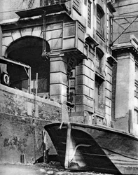 Die Überreste eines Kaufmannshauses am Themseufer, in der Nähe des Cannon Street Bahnhofs, 1926-1927