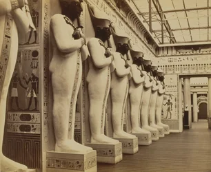 Der ägyptische Hof und die Fassade der Halle der Kolosse, Crystal Palace, Sydenham, 1854
