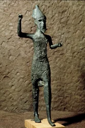 Phönizien: Figur eines Gottes aus Bronze. Fund im Meer bei Selinunte, Sizilien. 14.-13. Jahrhundert v. Chr. Palermo, Museo Archeologico Nazionale