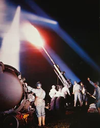 Amerikanische Flugabwehrartillerie und Suchscheinwerfer-Einheiten in Großbritannien während des Zweiten Weltkriegs