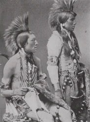 Zwei Blackfoot Krieger (s/w Foto)