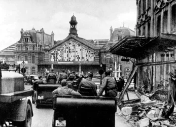 Deutsche Soldaten am Bahnhof Lille