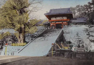 Japan, ca. 1912: Hachiman-Tempel, gewidmet dem Kriegsgott, gegründet Ende des 12. Jahrhunderts, Kamakura